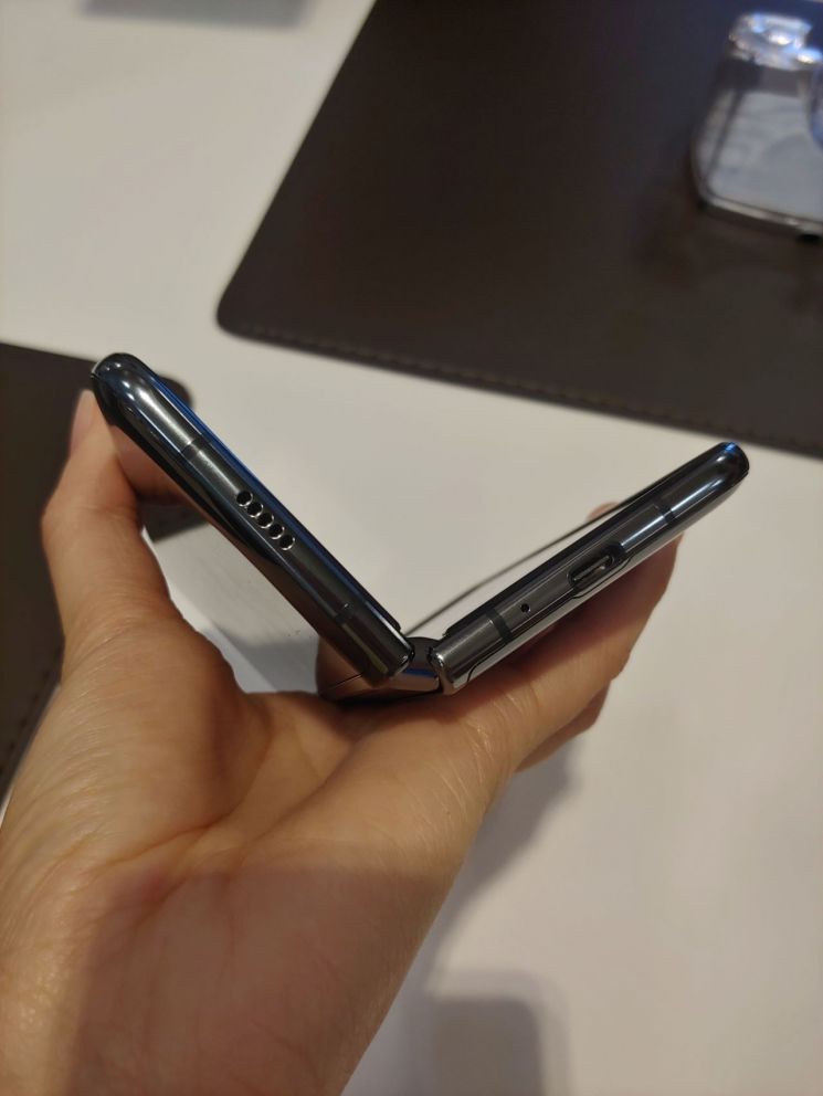 [써보니] "삼성 첫 폴더블폰 갤럭시 폴드 '실험용' 아닌 '판매용' 맞네요"