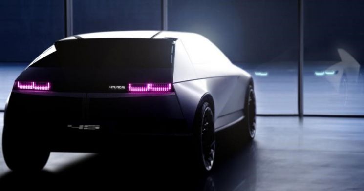 2019년 프랑크푸르트 모터쇼에서 공개될 현대차 EV 콘셉트카 45 티저 이미지/사진=현대차