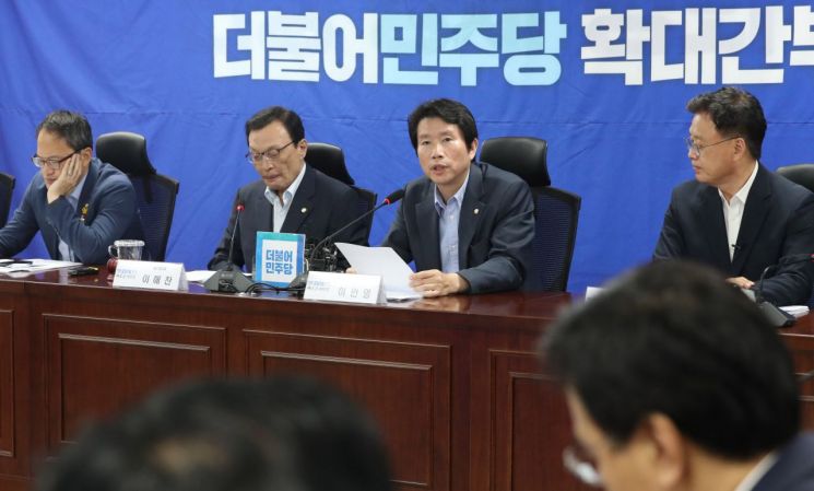 민주당 "윤석열, 피의사실유포 내사·사과해야…나쁜 정치행위"