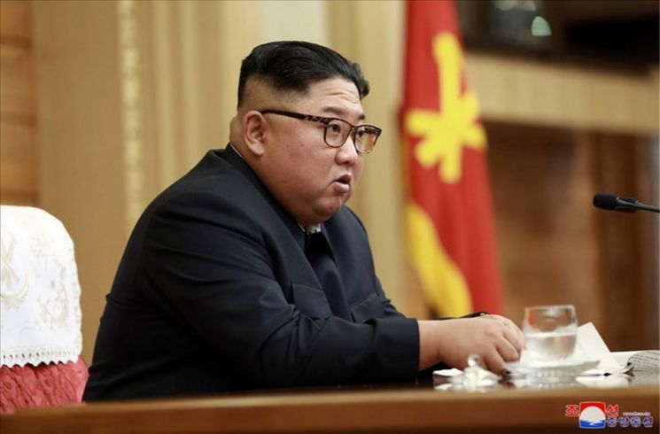 김정은 북한 국무위원장이 지난 9월 6일 노동당 중앙군사위원회 비상확대회의를 긴급 소집하고 회의를 주재하고 있다.