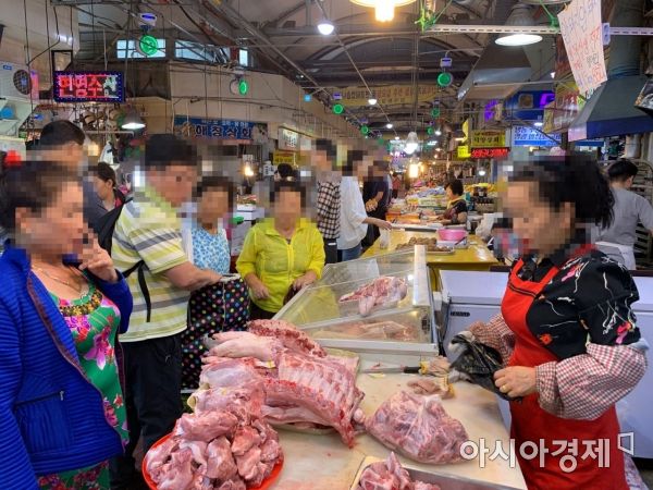 광주광역시 대표 전통시장인 양동시장이 추석을 앞두고 모처럼 활기를 보이고 있다.