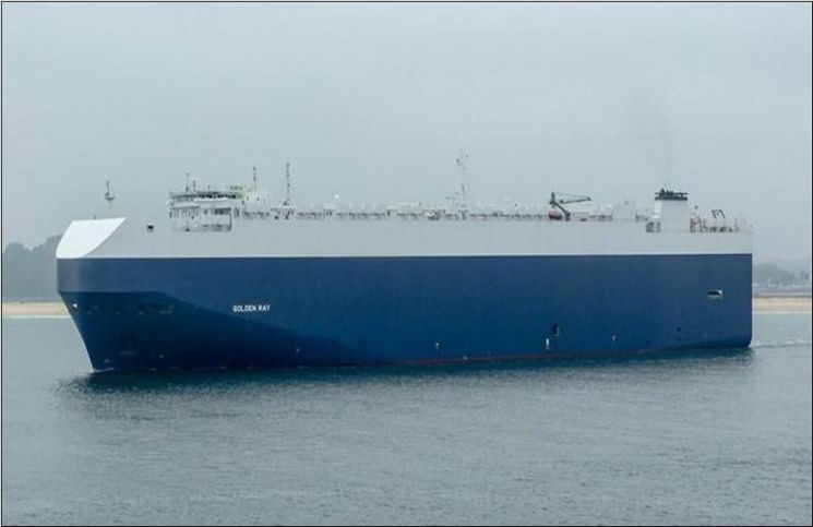  자동차운반선 '골든레이'호 美 항구서 사고…"선원 구조 중"