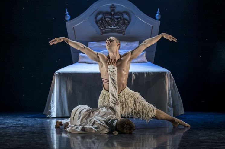 매튜 본 댄스뮤지컬 '백조의 호수' 서울 이어 부산에서도 공연