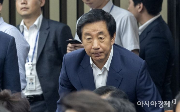 [포토] 의원총회 참석하는 김성태 의원