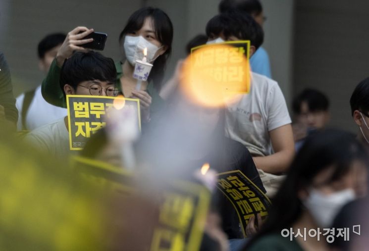 [포토] 촛불 인증 남기는 학생들