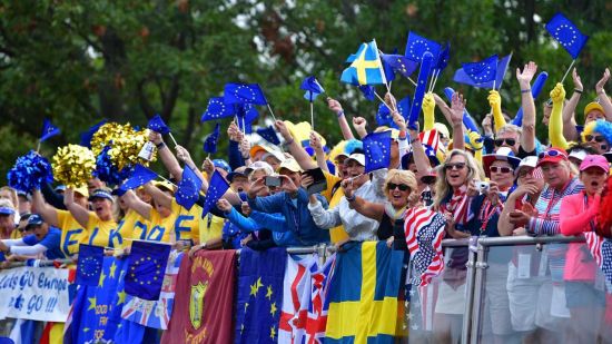 미국과 유럽이 여자골프대항전 솔하임컵에서 격돌한다. 2017년 당시 열띤 응원전을 펼치고 있는 갤러리 모습. 사진=LPGA