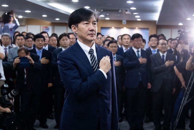 '문재인탄핵'vs'검찰단체사표환영', 조국 임명되자 온라인 실검 전쟁