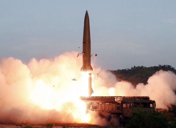 지난 7월26일 '북한판 에이태킴스'로 불리는 단거리 탄도미사일이 표적을 향해 비행하는 모습. (사진=연합뉴스)
