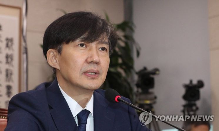 손석희, '조국 부인 정경심 페북 해명' 지적 논란