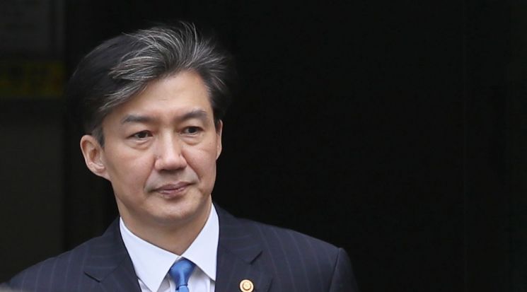조국 법무장관 "가족 수사 검사들, 헌법 어기지 않으면 인사 불이익 없을 것"