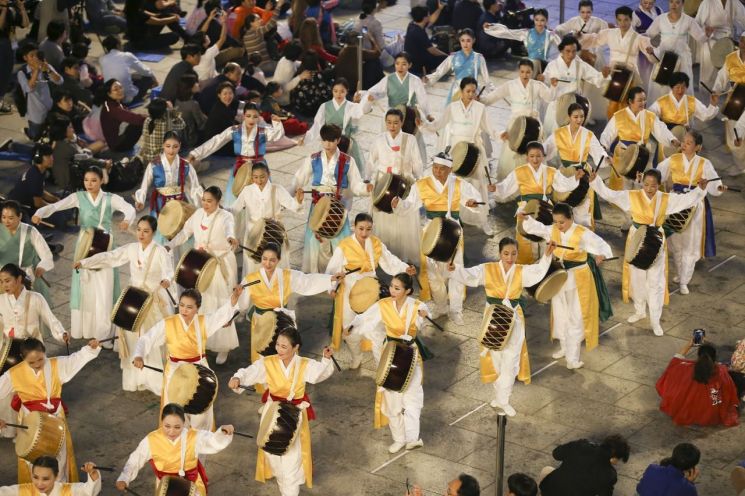 전통문화 1번가 종로, 한복의 美 알린다...'2019 종로한복축제' 개최 