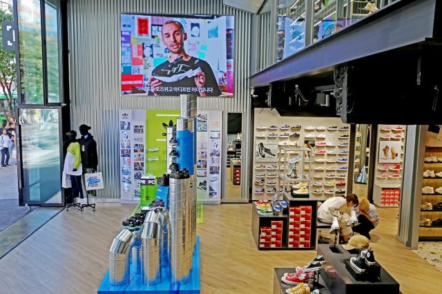 "아티스트들의 공간으로 변신" 폴더, 신촌에 '하이라이트' 매장 오픈