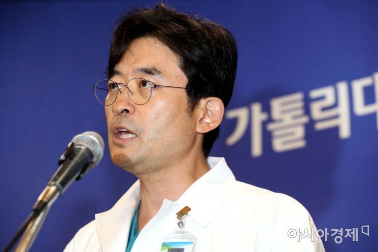 [포토]박근혜 어깨 수술 브리핑하는 김양수 교수 