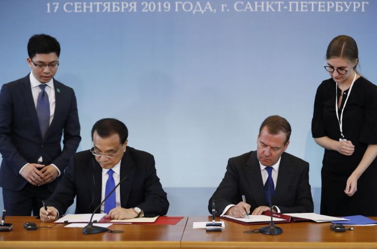 중·러 총리회담…"교역규모 두 배로 확대"