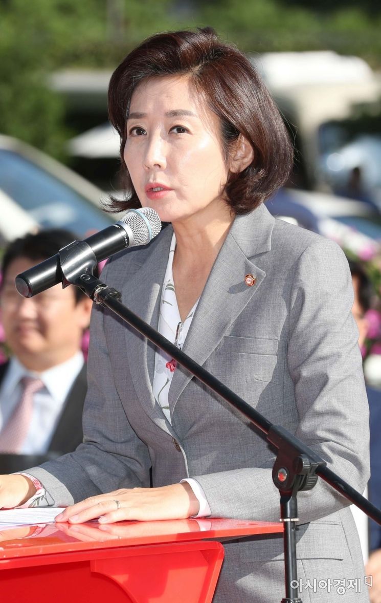 한국당 '릴레이 삭발'에 중진 의원들도 가세…이주영·심재철 삭발