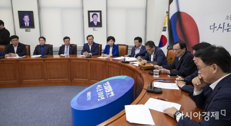 [포토] 최고위 주재하는 이해찬 대표