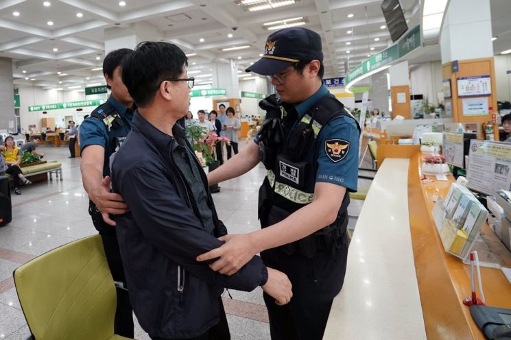 동대문구, 동대문경찰서와 민원실 비상상황 대응 합동 모의훈련