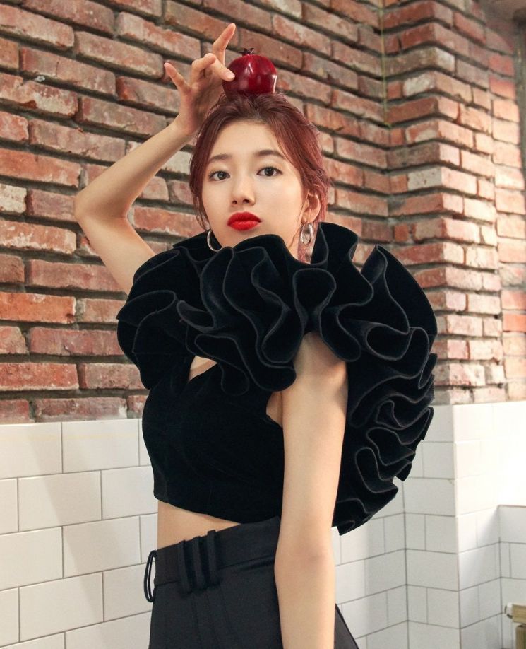 화장으로 '반전 매력' 수지의 메이크업 화보