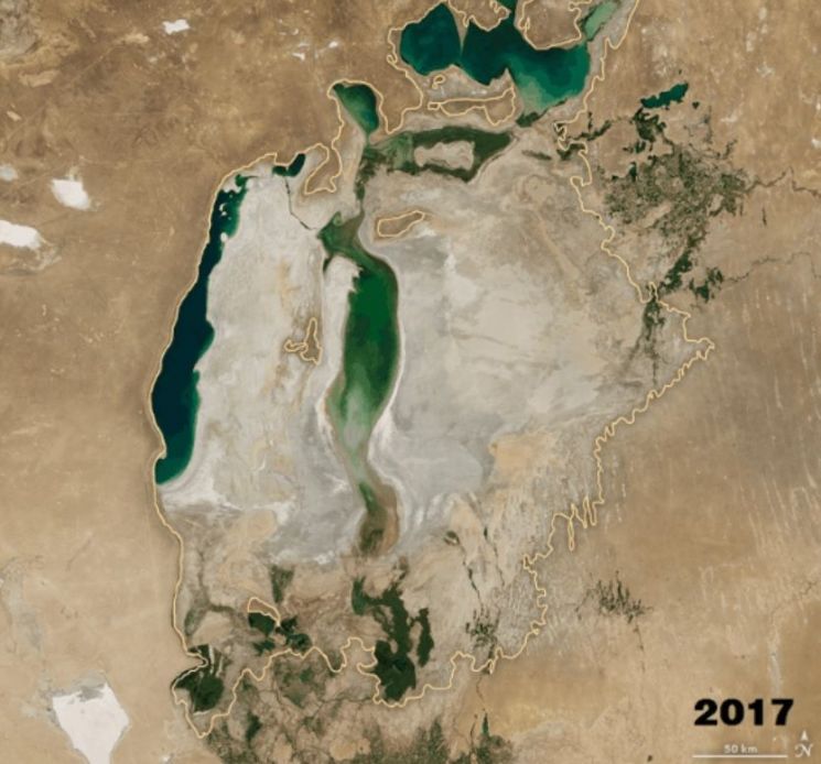 2017년 미 항공우주국(NASA) 인공위성이 촬영한 아랄해의 모습. 카자흐스탄을 비롯한 여러 나라의 노력 등으로 호수의 수량이 조금 늘었습니다. 일시적인 현상인지, 계속해서 늘어날지에 대한 판단은 시간이 좀 더 흘러야 가능할 것 같습니다. [사진=NASA]