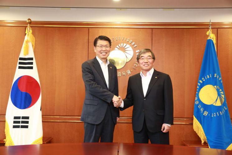 '소통 강화' 한목소리 낸 은성수·윤석헌…"제법 친해졌어요"(종합)