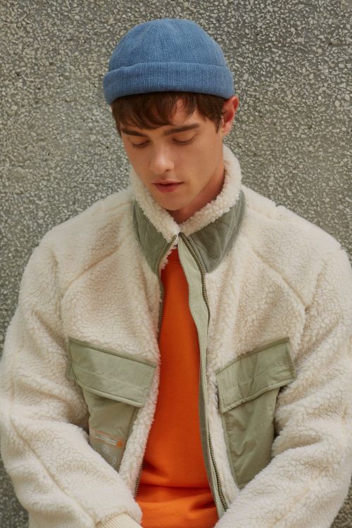 "예쁜데 착한 옷" 나우, 페트병으로 만든 친환경 재활용 재킷