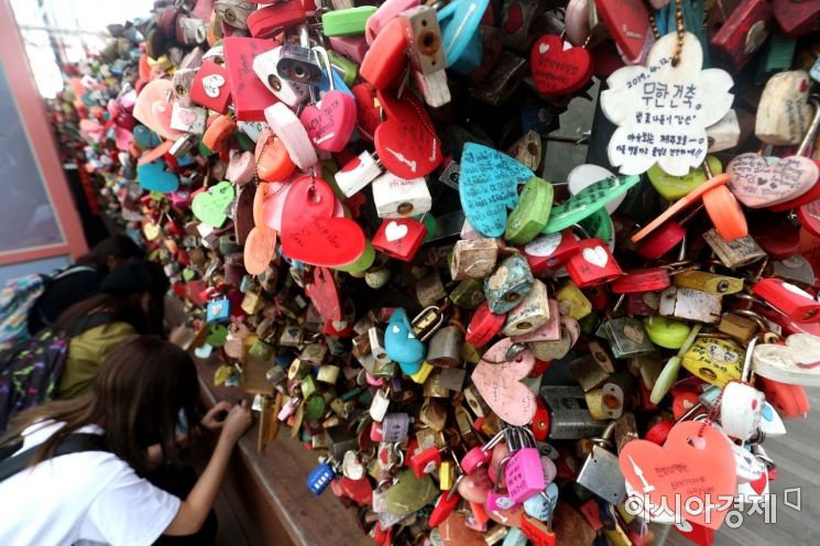 [포토]남산 찾은 관광객들 