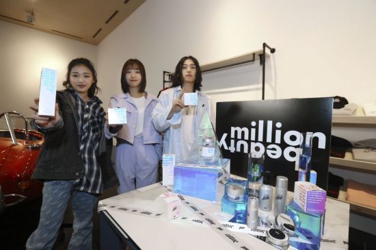 LG생활건강이 원밀리언댄스스튜디오와 협업해 만든 온라인 전용 화장품 브랜드 '원밀리언뷰티'
