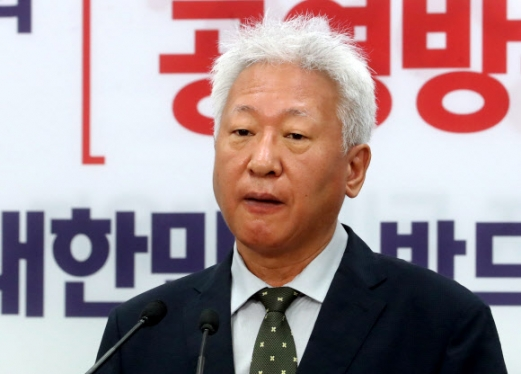 '日 A급 전범 기금 출연' 재단서 재직 류석춘, 역사왜곡·극우 성향도 도마