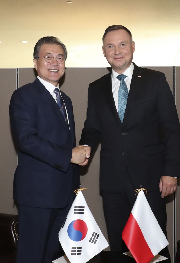문 대통령, 폴란드와 방산·인프라·에너지로 협력 확대 제안(종합)
