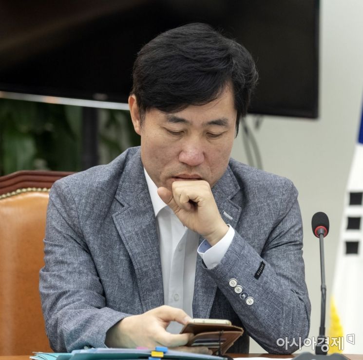 [포토] 회의 참석한 하태경 최고위원