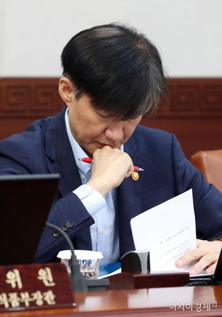 [포토]고민하는 조국 