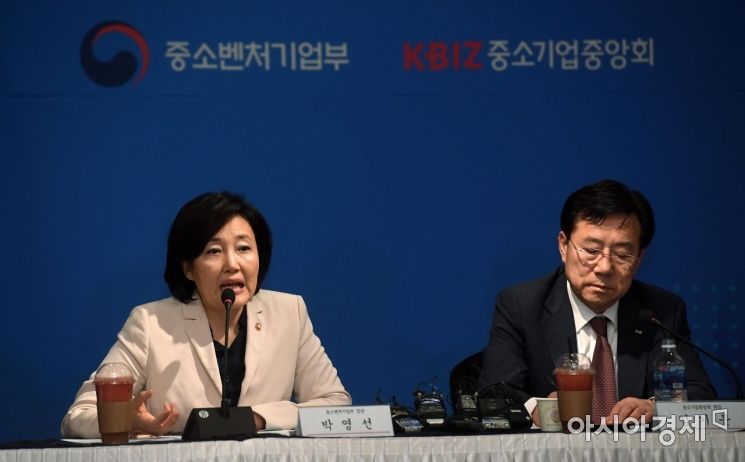 [포토] 중소기업중앙회 찾은 박영선 장관