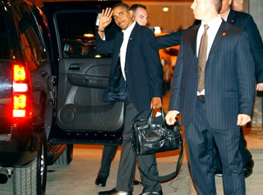 대통령 후보자의 '움직이는 사무실' 서류가방의 대명사 '투미' 