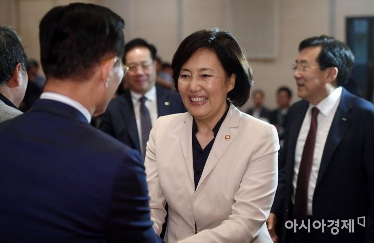 [포토] 중소기업인들과 만난 박영선 장관