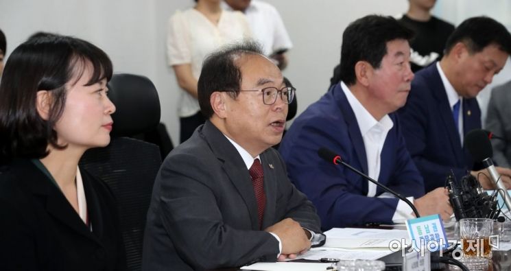 오거돈 부산시장, '미투' 의혹 제기한 강용석 '명예훼손'으로 고소
