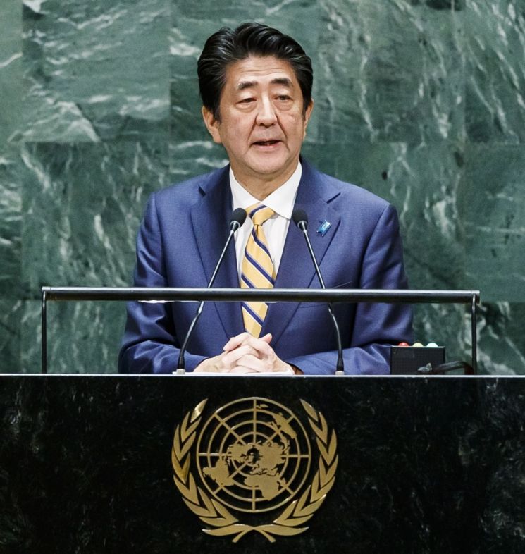 '유체이탈' 아베 일본 총리 "분쟁 지역 성폭력 방지 노력할 것"