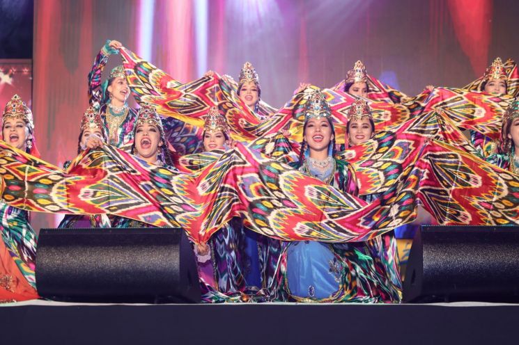 [포토]왕십리광장서 '세계 민속 춤 축제' 열려
