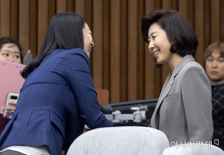 [포토] 인사 나누는 나경원·배현진