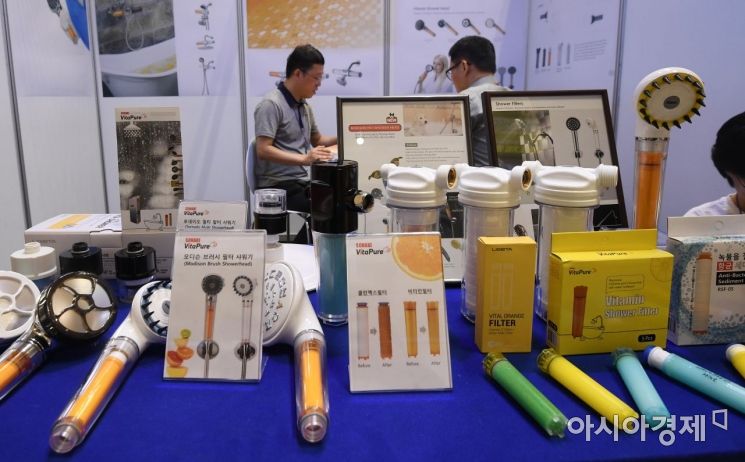 [포토] 소싱페어 참가 업체 상담하는 바이어