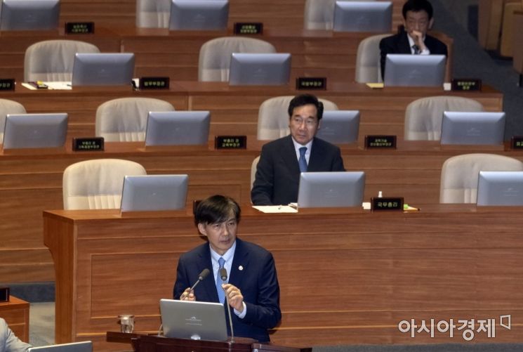 [포토] 답변하는 조국 장관