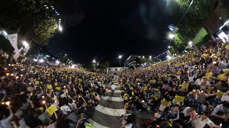 한국당 "촛불집회, 친문 세력이 주도해…숫자까지 부풀려 여론 호도"