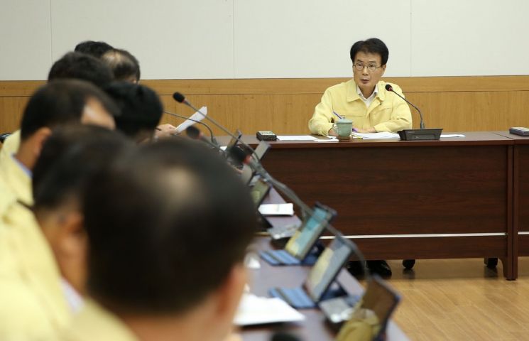 지난 제13호 태풍 링링 피해상황 및 복구대책 보고회을 개최하고 있다.