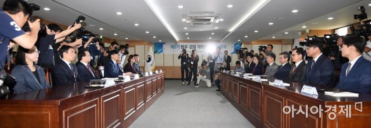 [포토] 2기 개혁위 발족식서 발언하는 조국 장관