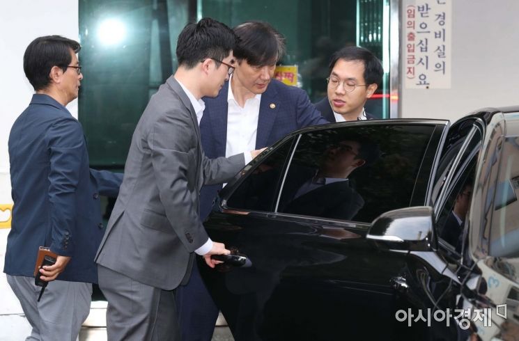 [포토]출근하는 조국 법무부 장관 