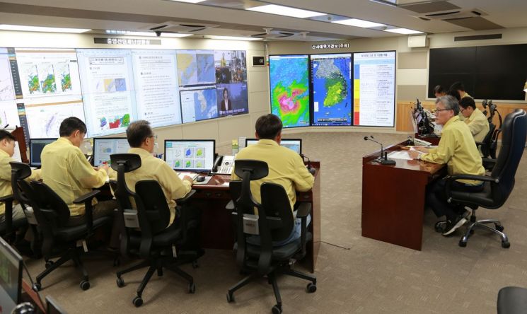 태풍 북상에 산사태 위기경보도 ‘관심→주의’