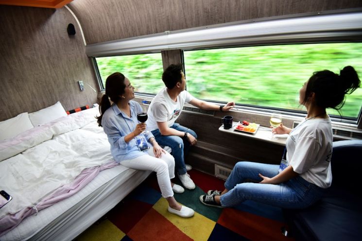 [조용준의 여행만리]철길 위 호캉스‥이보다 여유롭고 편할 순 없다