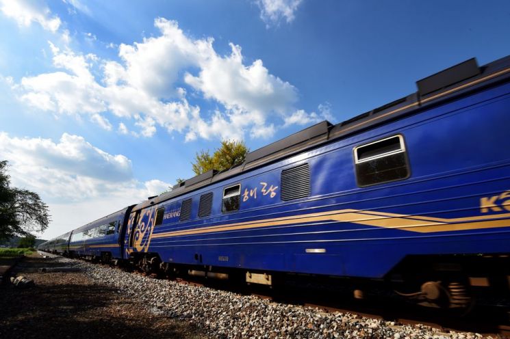 [조용준의 여행만리]철길 위 호캉스‥이보다 여유롭고 편할 순 없다