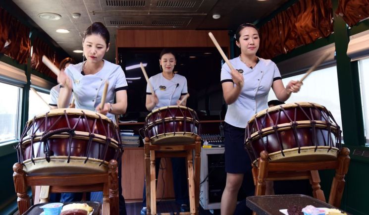 [조용준의 여행만리]철길 위 호캉스‥이보다 여유롭고 편할 순 없다