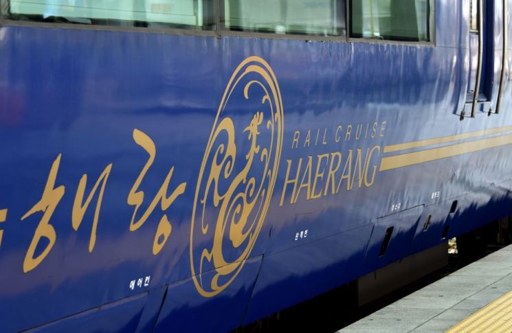 [조용준의 여행만리]철길 위 호캉스‥이보다 여유롭고 편할 순 없다