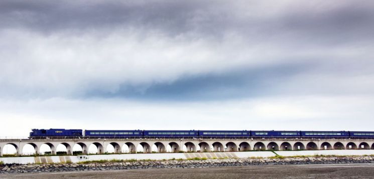 [조용준의 여행만리]철길 위 호캉스‥이보다 여유롭고 편할 순 없다